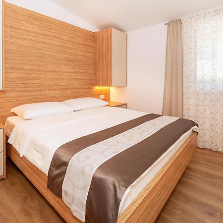 Apartments Kricin II Baška Eksteriør bilde